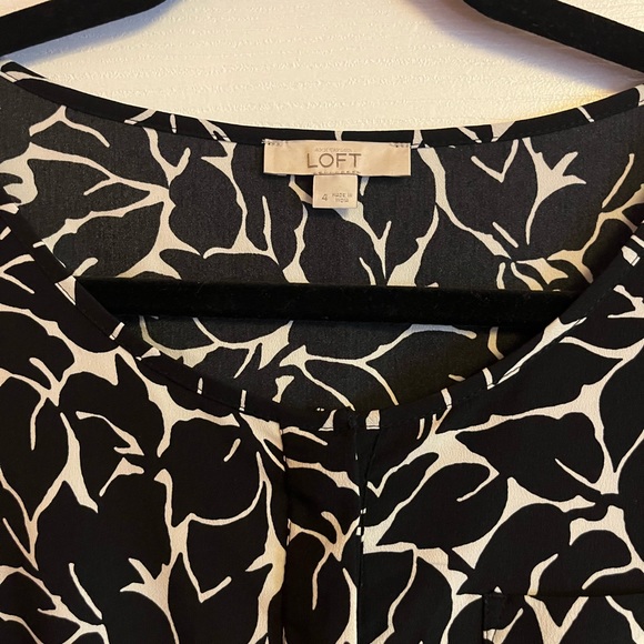 Patterned Button-Up Romper - Picture 3 of 3